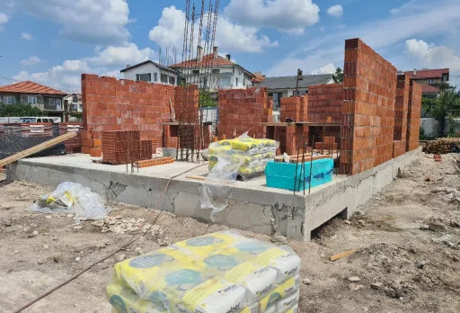 Двуетажна къща с паркомясто – с. Тополи, Варна