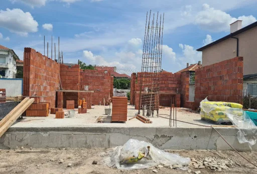 Двуетажна къща с паркомясто – с. Тополи, Варна