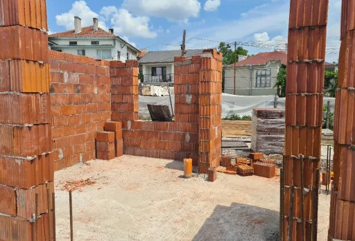 Двуетажна къща с паркомясто – с. Тополи, Варна