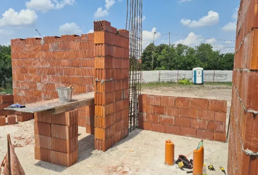 Двуетажна къща с паркомясто – с. Тополи, Варна