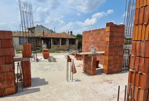 Двуетажна къща с паркомясто – с. Тополи, Варна