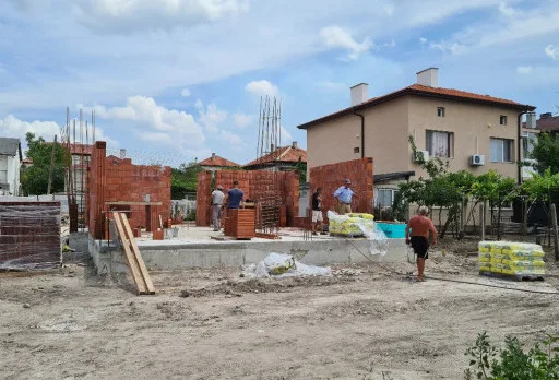 Двуетажна къща с паркомясто – с. Тополи, Варна