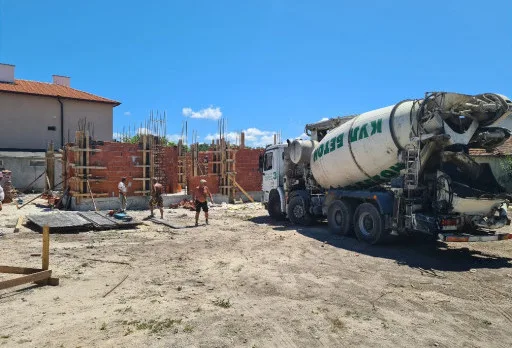 Двуетажна къща с паркомясто – с. Тополи, Варна