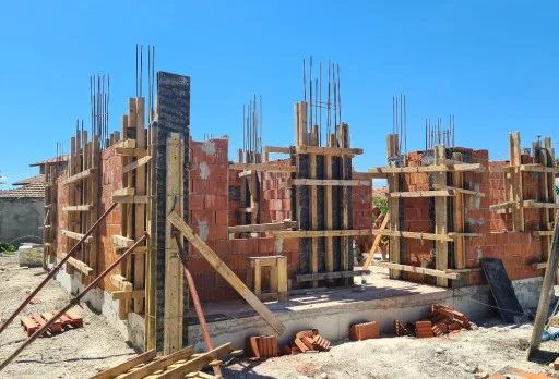 Двуетажна къща с паркомясто – с. Тополи, Варна