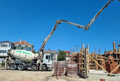 Двуетажна къща с паркомясто – с. Тополи, Варна