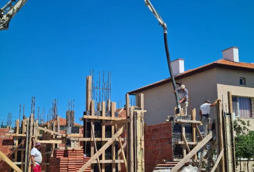 Двуетажна къща с паркомясто – с. Тополи, Варна