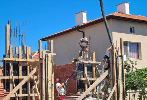 Двуетажна къща с паркомясто – с. Тополи, Варна