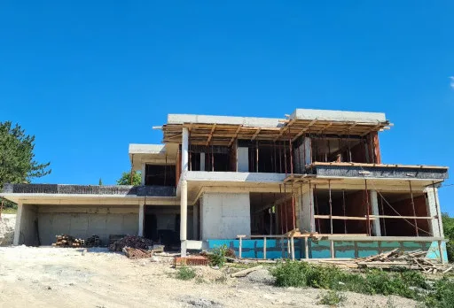 Модерна вила с плосък покрив в Балчик