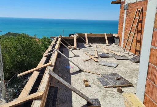 Модерна вила с плосък покрив в Балчик