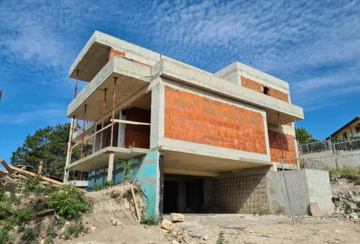 Модерна вила с плосък покрив в Балчик