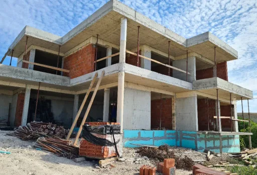 Модерна вила с плосък покрив в Балчик