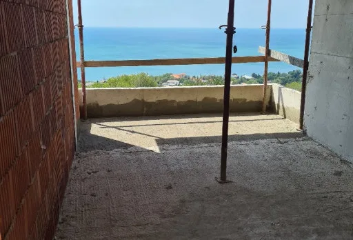 Модерна вила с плосък покрив в Балчик