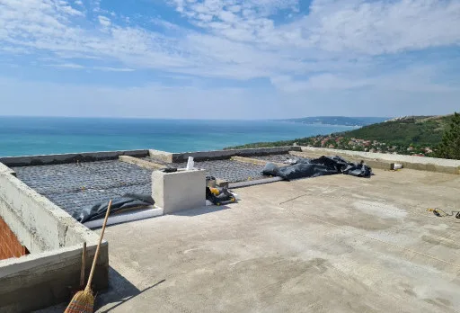 Модерна вила с плосък покрив в Балчик