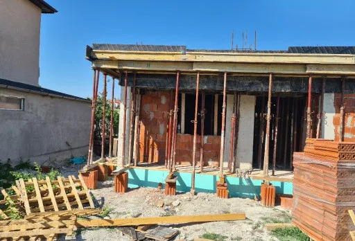 Двуетажна къща с паркомясто – с. Тополи, Варна