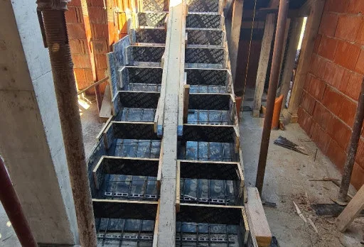 Двуетажна къща с паркомясто – с. Тополи, Варна