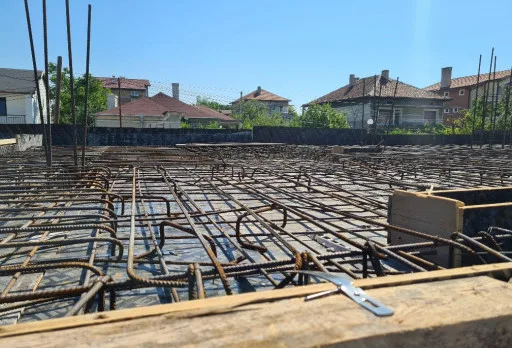 Двуетажна къща с паркомясто – с. Тополи, Варна