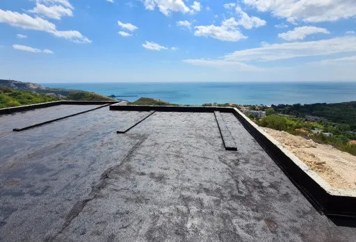 Модерна вила с плосък покрив в Балчик