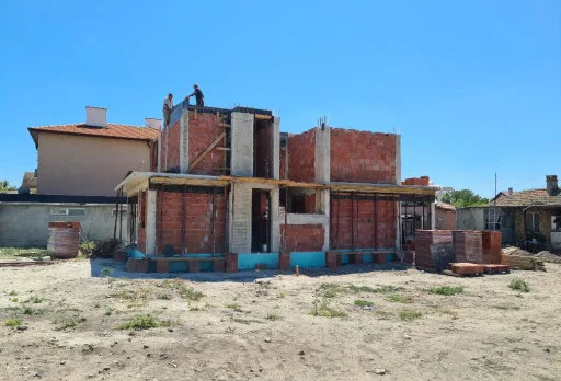 Двуетажна къща с паркомясто – с. Тополи, Варна