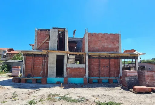 Двуетажна къща с паркомясто – с. Тополи, Варна