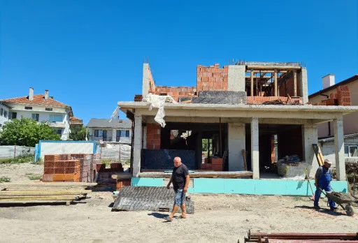 Двуетажна къща с паркомясто – с. Тополи, Варна