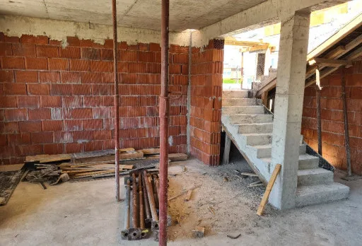 Двуетажна къща с паркомясто – с. Тополи, Варна