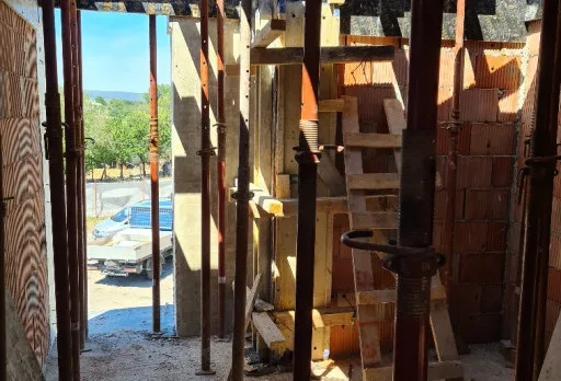 Двуетажна къща с паркомясто – с. Тополи, Варна