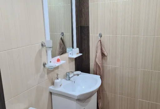 Reparaturarbeiten im Duschraum einer Wohnung in Varna