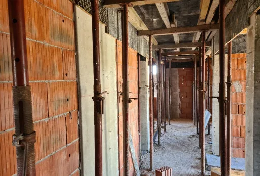 Двуетажна къща с паркомясто – с. Тополи, Варна