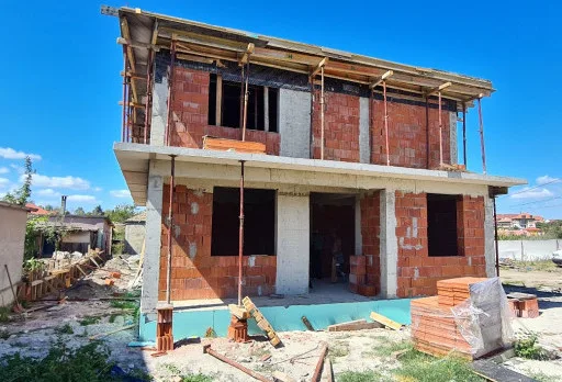 Двуетажна къща с паркомясто – с. Тополи, Варна