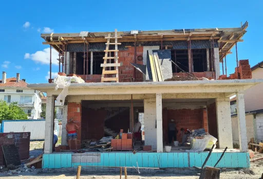 Двуетажна къща с паркомясто – с. Тополи, Варна