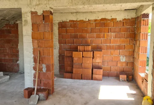 Двуетажна къща с паркомясто – с. Тополи, Варна