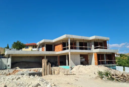 Модерна вила с плосък покрив в Балчик