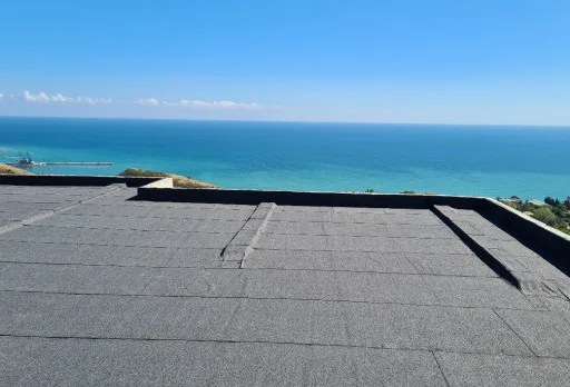 Модерна вила с плосък покрив в Балчик