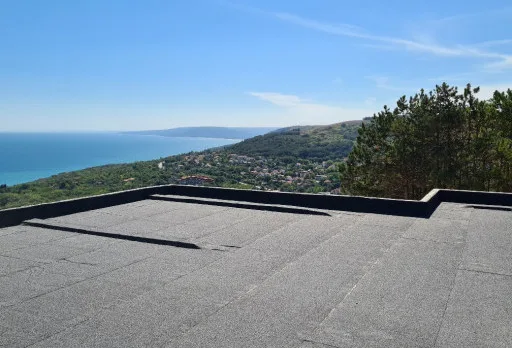 Модерна вила с плосък покрив в Балчик