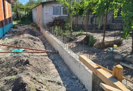 Двуетажна къща с паркомясто – с. Тополи, Варна