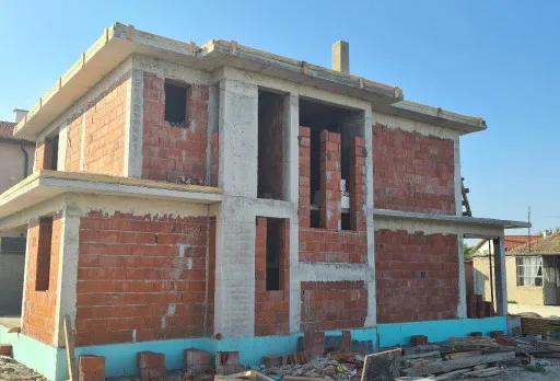 Двуетажна къща с паркомясто – с. Тополи, Варна