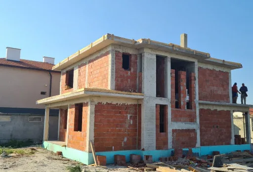 Двуетажна къща с паркомясто – с. Тополи, Варна