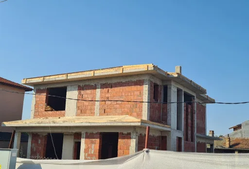 Двуетажна къща с паркомясто – с. Тополи, Варна