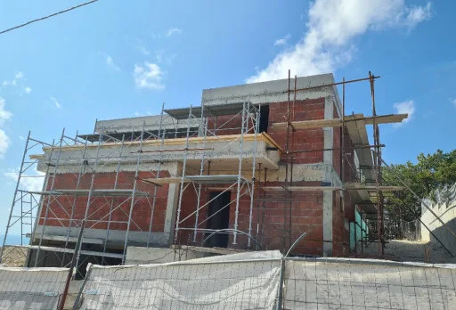 Модерна вила с плосък покрив в Балчик