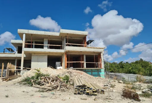 Модерна вила с плосък покрив в Балчик