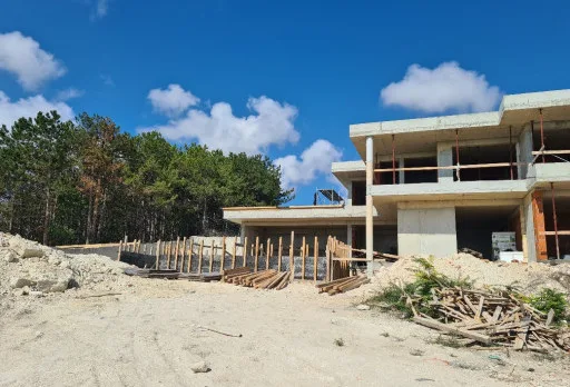 Модерна вила с плосък покрив в Балчик