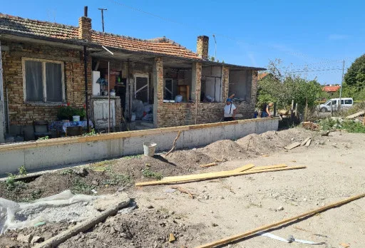 Двуетажна къща с паркомясто – с. Тополи, Варна