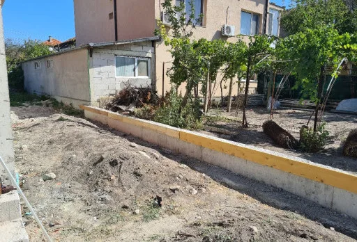 Двуетажна къща с паркомясто – с. Тополи, Варна