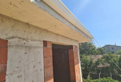 Двуетажна къща с паркомясто – с. Тополи, Варна