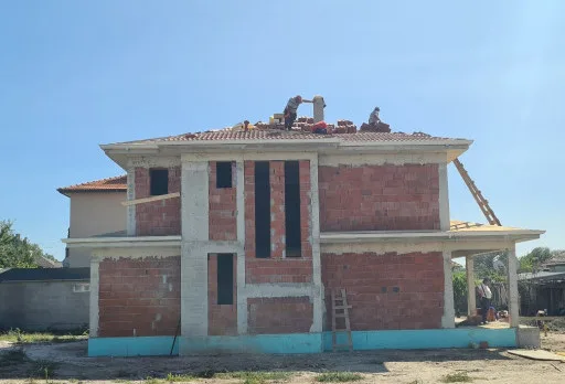 Двуетажна къща с паркомясто – с. Тополи, Варна