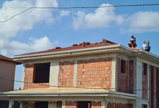 Двуетажна къща с паркомясто – с. Тополи, Варна