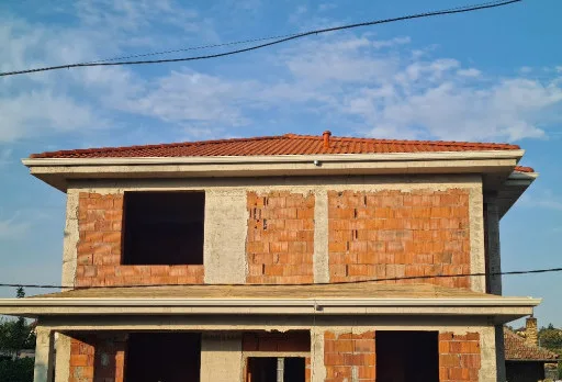 Двуетажна къща с паркомясто – с. Тополи, Варна