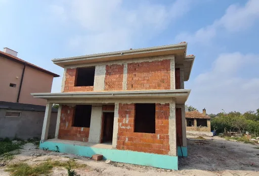 Двуетажна къща с паркомясто – с. Тополи, Варна