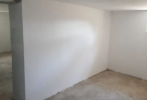 Bau- und Reparaturarbeiten an einem Haus in der Nähe von Dobrich