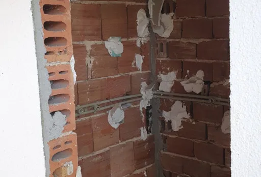 Bau- und Reparaturarbeiten an einem Haus in der Nähe von Dobrich